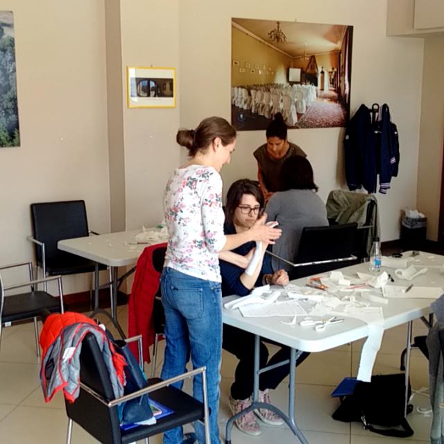 Touch1975's tweet photo. Workshop sui Tutori Statici finito!! Workshop's over! Time 4 souvenir pics!!! @AIRM2007 #handsplinting #splinting https://t.co/01n9uLKVnc