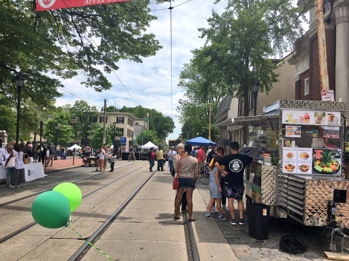 emaleigh's tweet photo. Philly's historic Market Square Park getting a lot of action at @germantowncdc &amp; @HistoricGTown festival #urbanphl https://t.co/MugNUIbcE7
