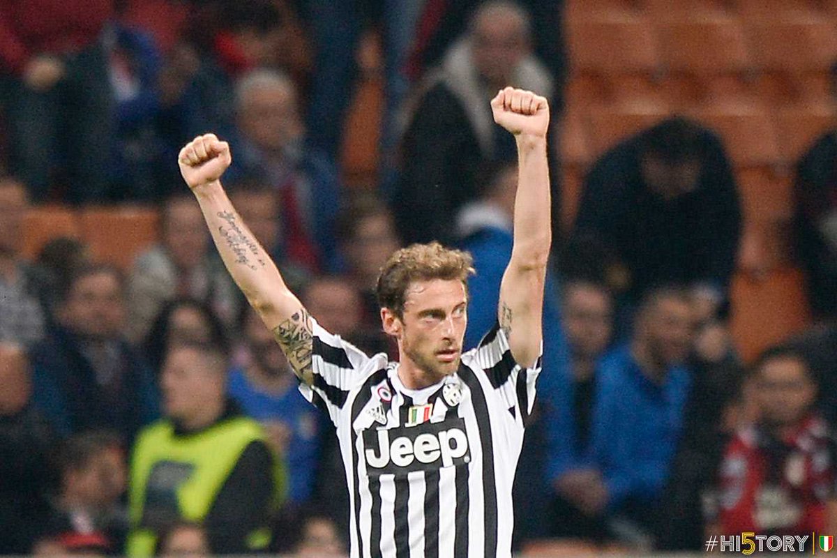 juventusfcen's tweet photo. 🎶🎶 "Claudio Marchisio, la la la la la la..." rings out around Juventus Stadium. 🎶🎶
#JuveSamp #HI5TORY https://t.co/99KJNv1MoO