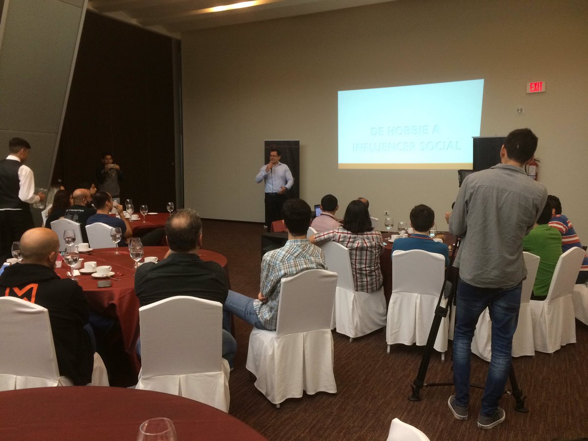 playfulmx's tweet photo. Comenzamos la plática de @alkapone en #PlayfulTalks #PlayingTheLimits https://t.co/Vt3EQgVFPp