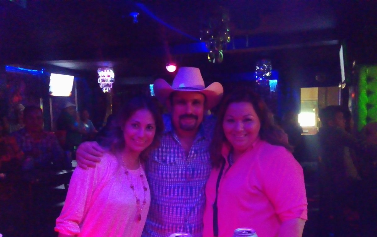 Facil_Accesible's tweet photo. Excelente música anoche, la pasamos increíble!!
Gracias amigo, @daniel_lija #LalijaDJ #ELNum1
No hueles @bechos9 https://t.co/lE8tjJA3MP