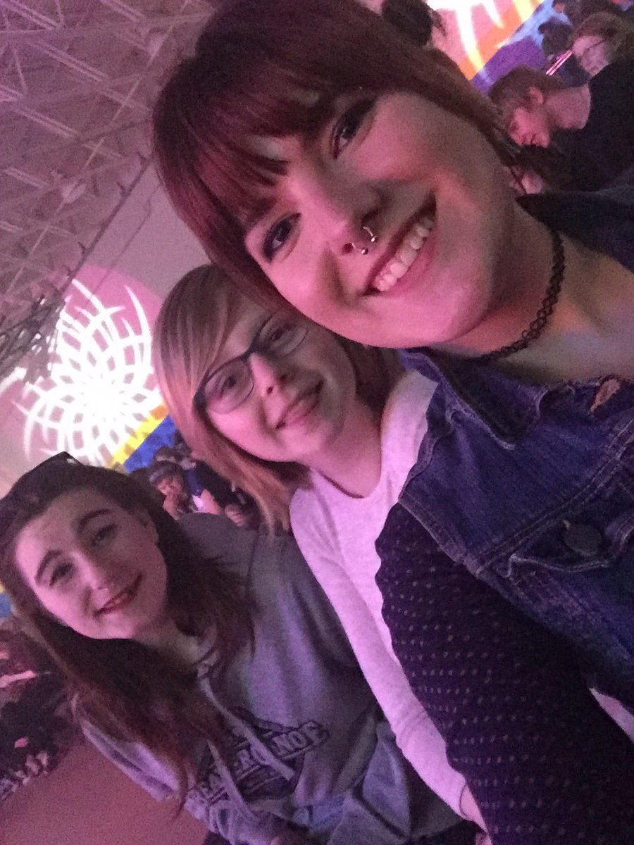 DeadMansnipple's tweet photo. #springforth16 MY CHICKEESSSS https://t.co/Va6NOS1jZr