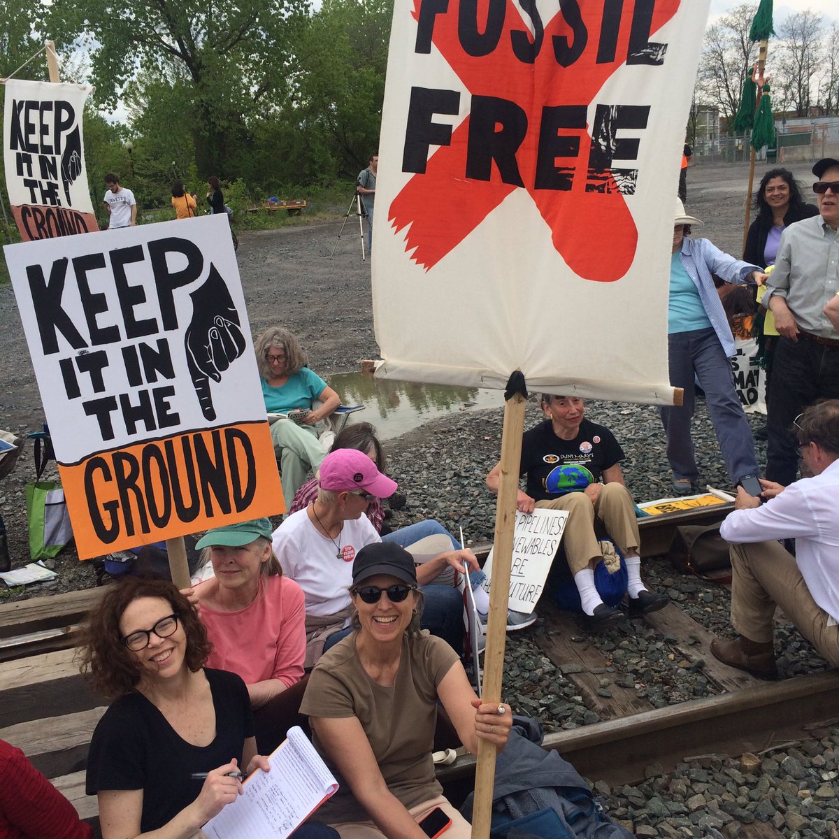 mkink's tweet photo. No bomb trains rolling today in Albany - no way no how! #breakfree2016 #Albany2016 @BanBombTrains @citizenactionny https://t.co/VBpVsCPlVo