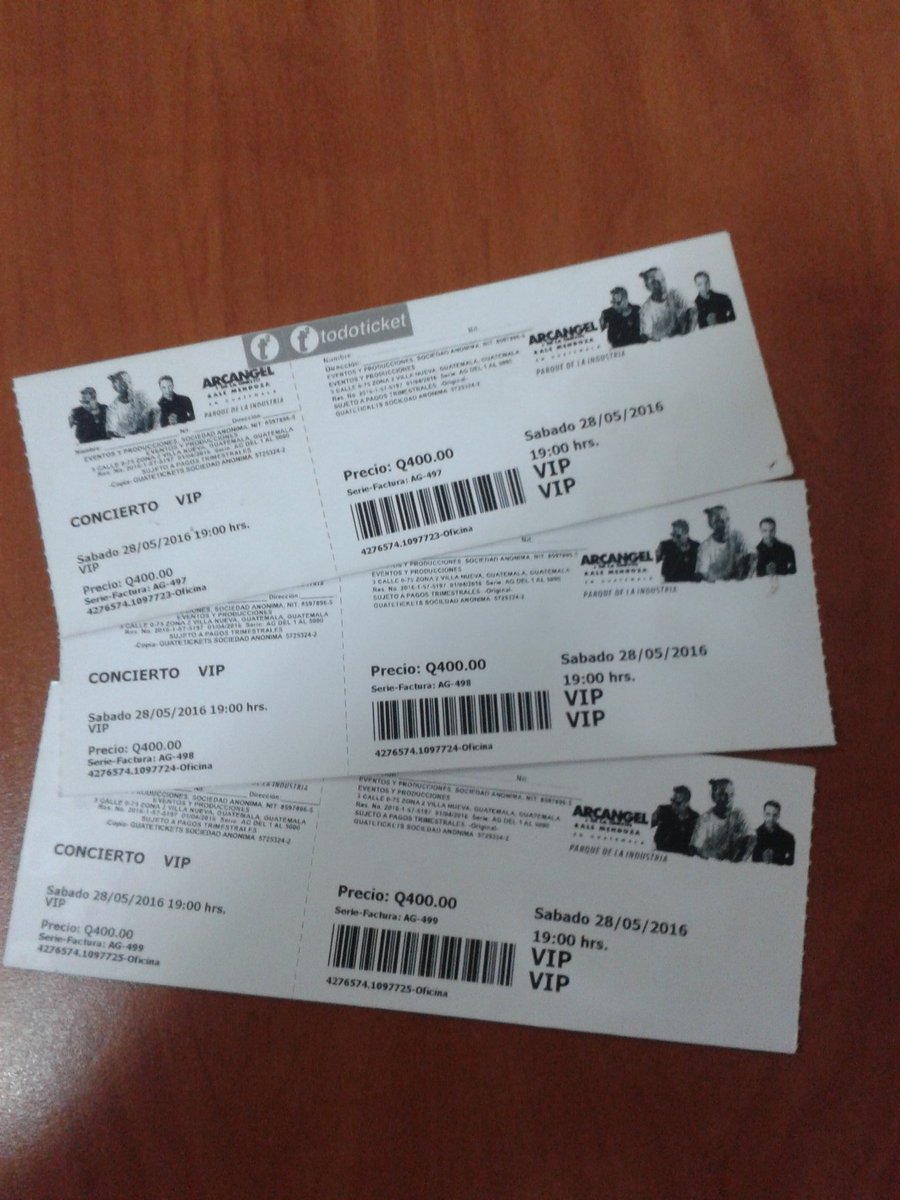Lovenma20's tweet photo. Lista y esperando para ver #Arcangel #SEM https://t.co/NVzpgshTBu