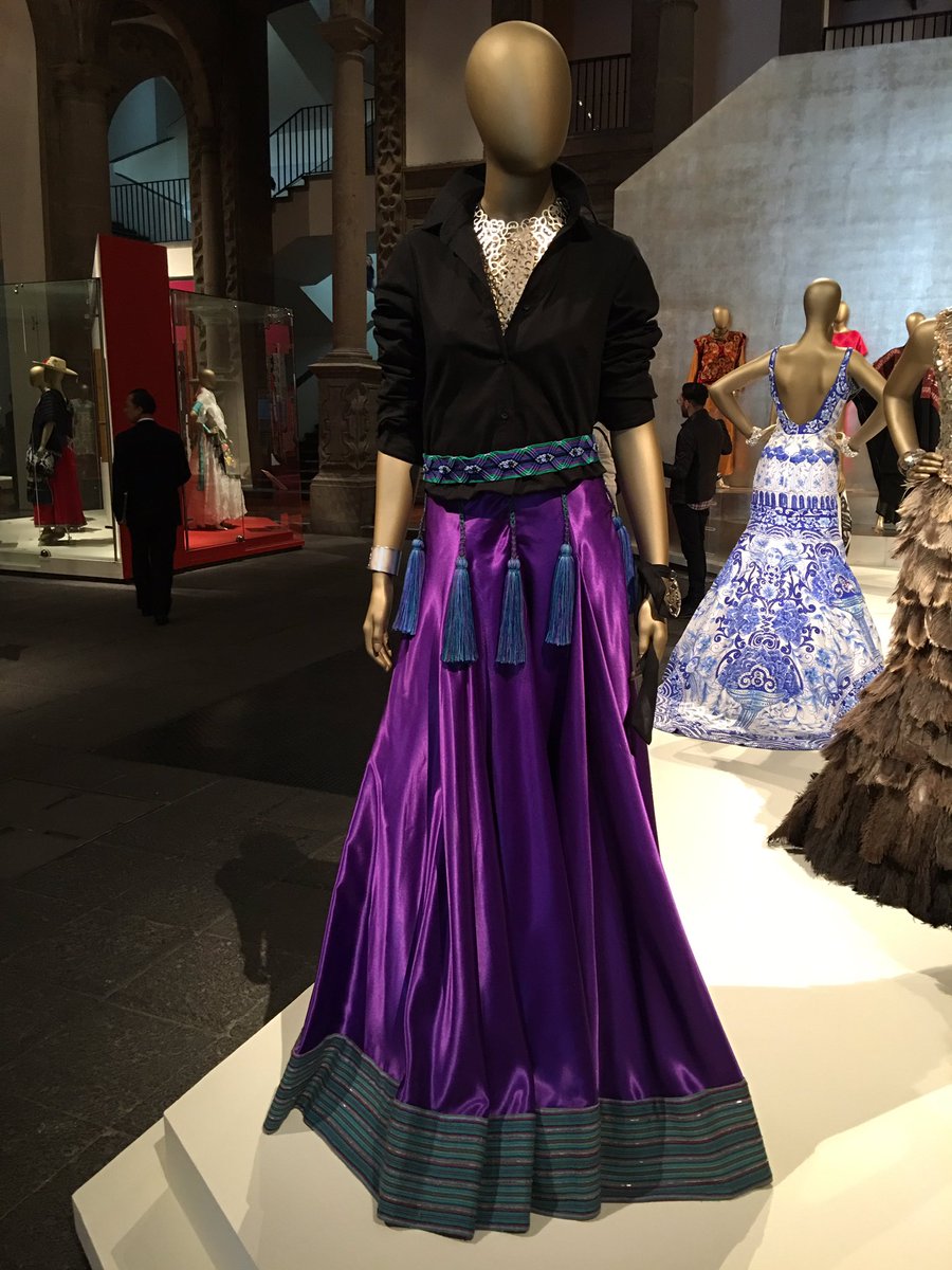 Aliciap48's tweet photo. Amo México, diseño y textiles hermosos! #modaenmexico #CDMX #indumentaria @FomentoCulturAC https://t.co/AnwQ9tCwzn
