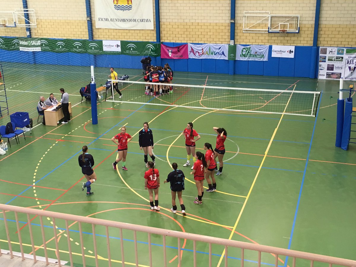 JuakinP's tweet photo. Empezamos a calentar para darlo todo 💪🏽💪🏽💪🏽💪🏽 #CADEBA2016CF #Semifinales @Cajasolvoley https://t.co/Rg69eRWn4x