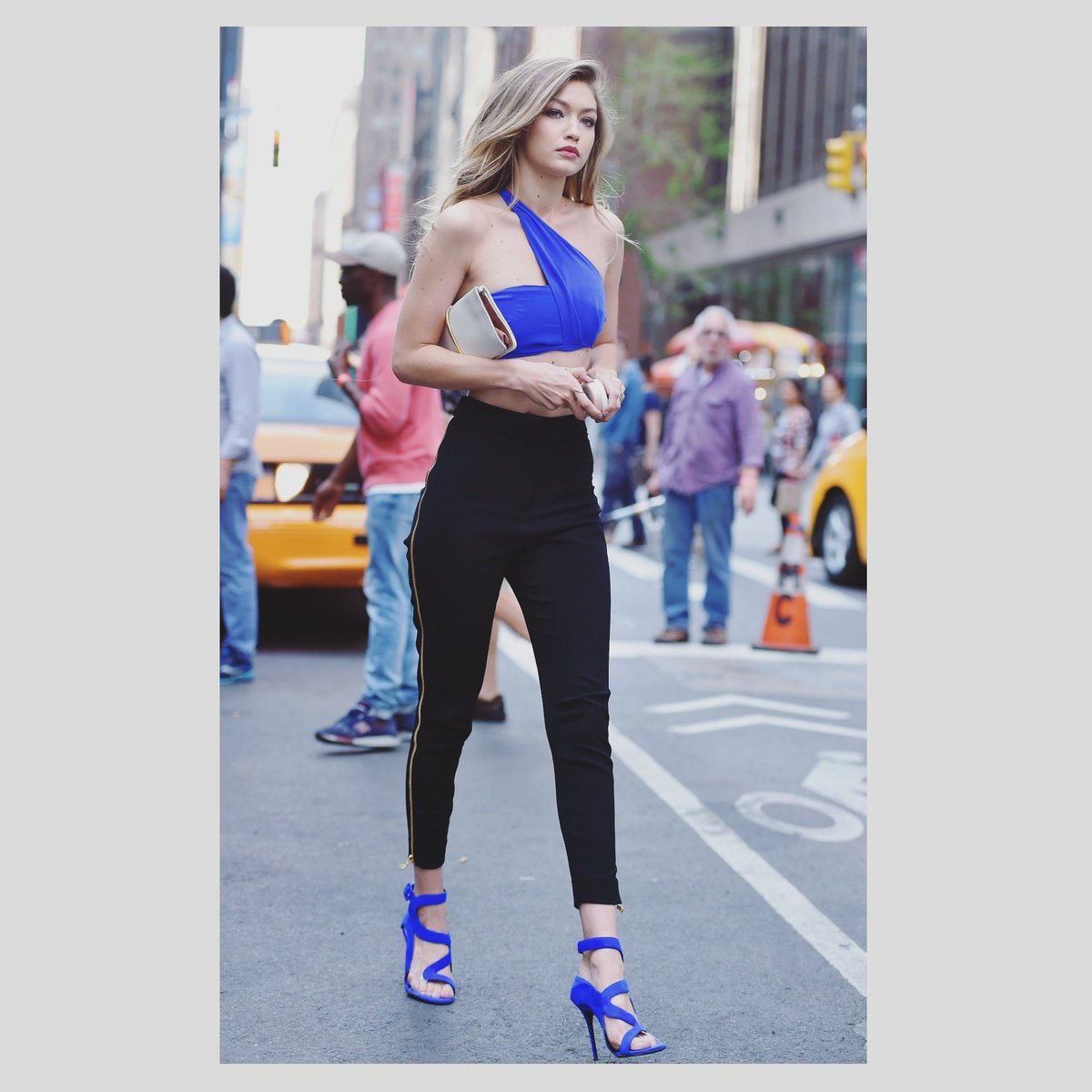AqsaAli28's tweet photo. Now i know why Zayn is with Gigi. 😍😍
#Majorgirlcrush #GigiHadid #Fashionistagoals https://t.co/m3ZpvsnYeN