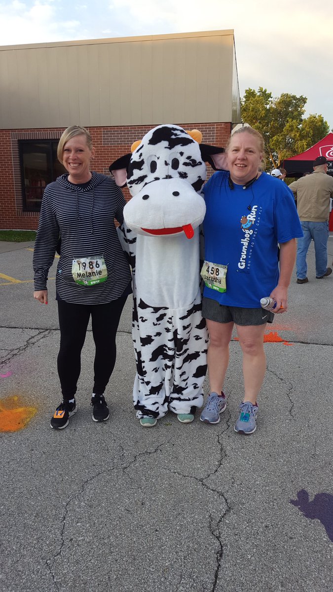 JarushaG's tweet photo. 13.2 miles in today...early morning, chilly temps and friends #runningwiththecows https://t.co/Zejdc0KKBY
