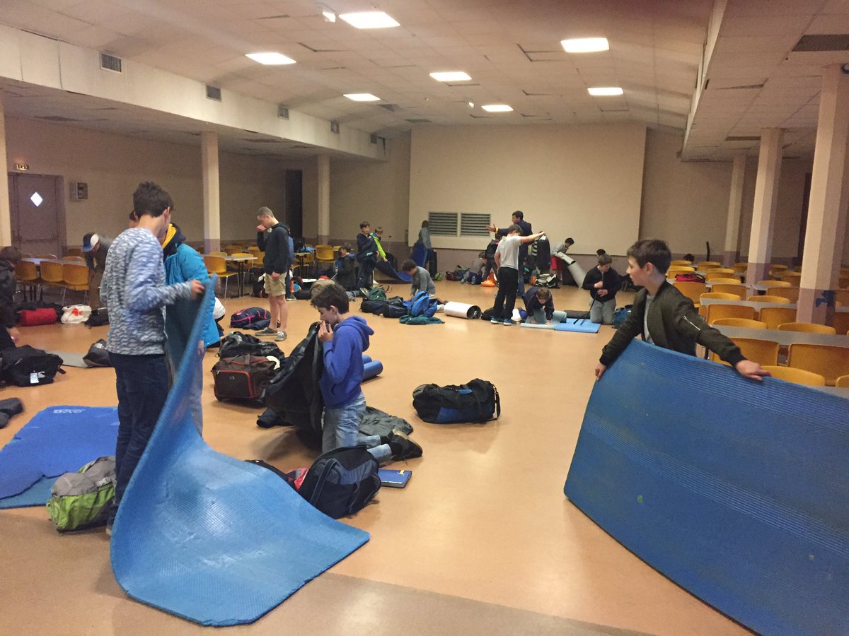 CsmfRugby's tweet photo. Prise de possession du casernement avant la réception #WERugbyBethune https://t.co/0AwRdZGQpW