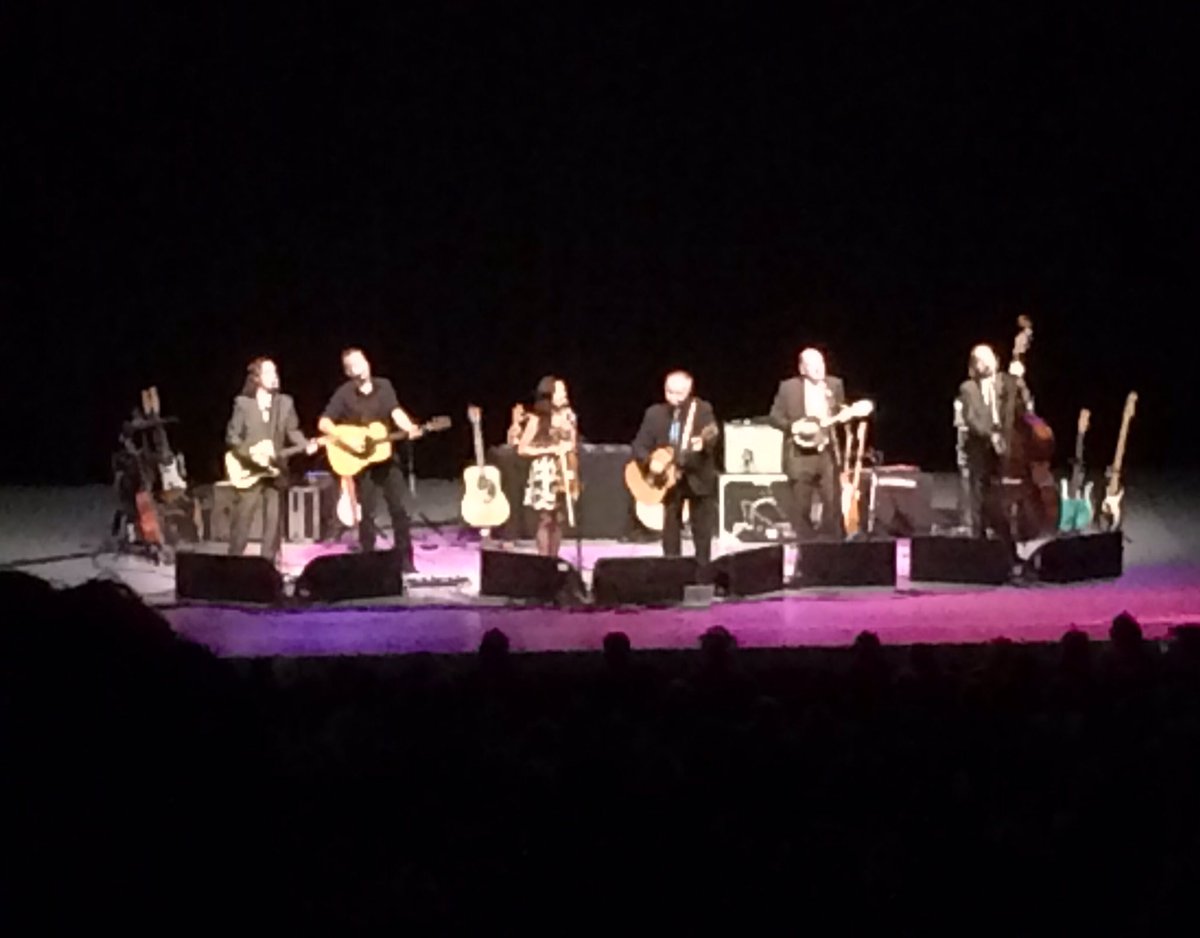 olinandthemoon's tweet photo. @JasonIsbell tuggin' on my heart strings last night with @JohnPrineMusic https://t.co/G0Z8XUOni4