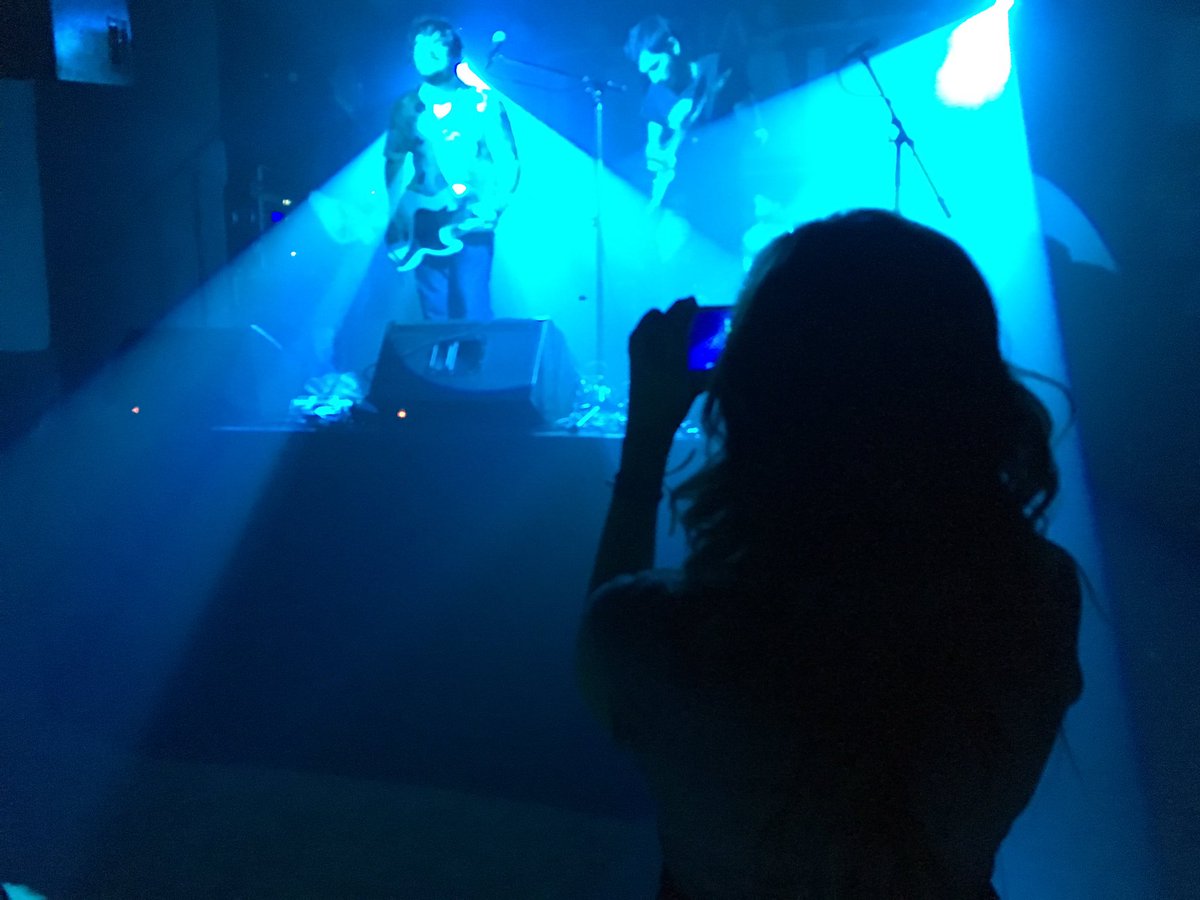 DarkBeginsAgain's tweet photo. ¡Lo del batería de 15 años de @delbosque_banda me ha dejado alucinado! ¡Buen bolo chicos! #EresLoQueEscuchas https://t.co/R42LaW6TgK