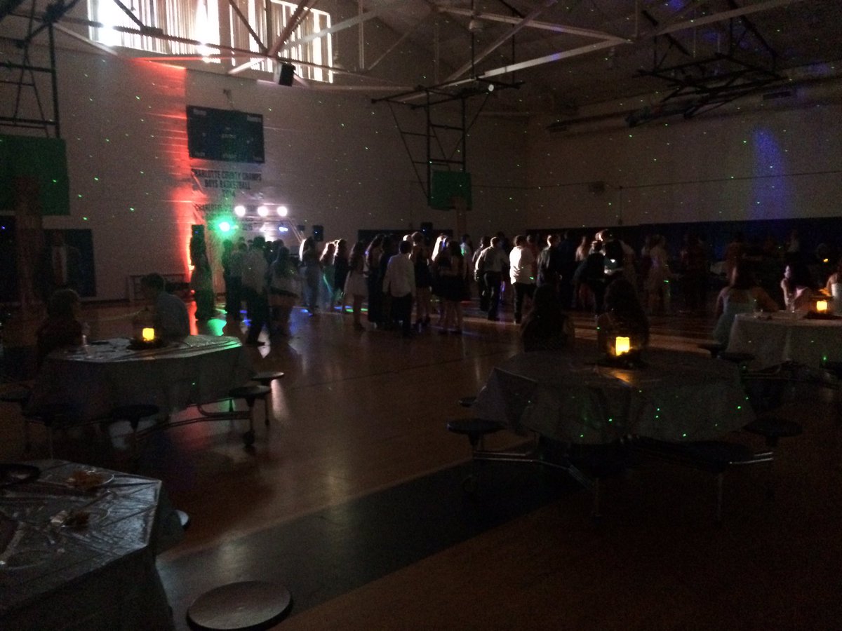 murdockmiddle's tweet photo. The dance floor is hopping now! #MMSDance ⚓️ https://t.co/kklKmfvfqd