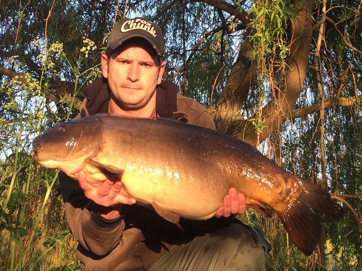 brooksy_86's tweet photo. With 6 fish and 1 lose in 2 1/2 hours of fishing, with this being the best 25lb 4oz #iphone #selfie https://t.co/iCJ00DfhJq