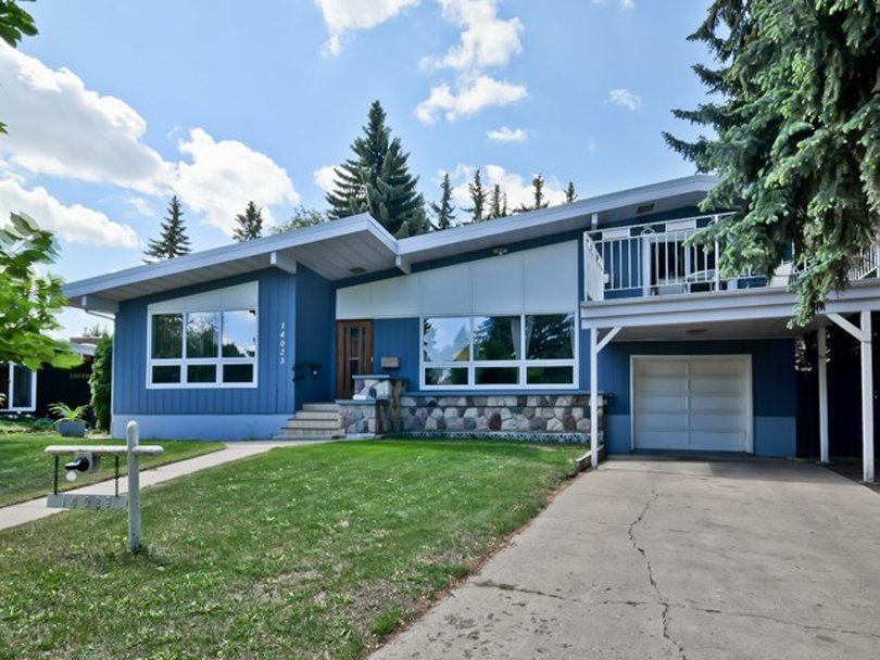 Valleyview/Parkview home for sale in #Edmonton. 2396 sq.ft. 12,419 sq.ft. lot. 3 bed, 2 bath darlenestrang.ca/properties/140…
