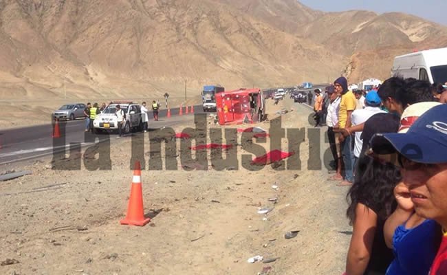 weblaindustria's tweet photo. [GALERÍA] Despiste de bus en #Coscomba https://t.co/umVvsF6mVT https://t.co/h1UfV5BYAF