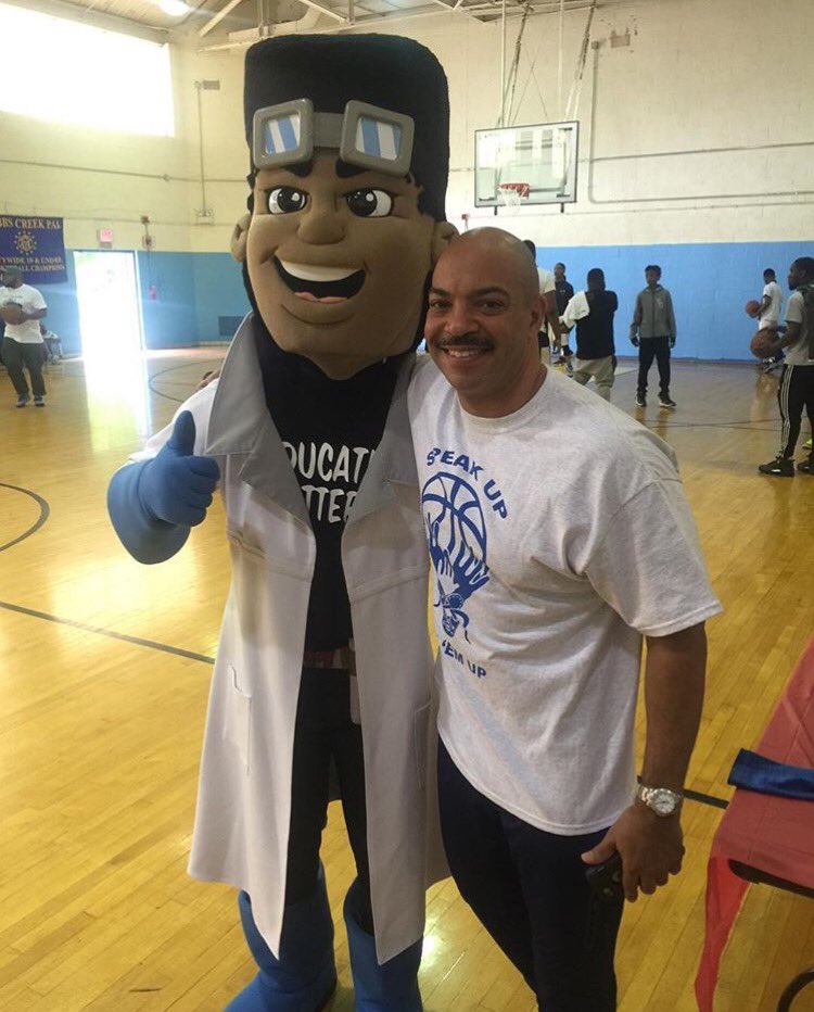 Science2TheMax's tweet image. Here kicking it with District Attorney @DASethWilliams the SPEAK UP LACE'EM UP event #TheGoodGuys #EducationMatters
