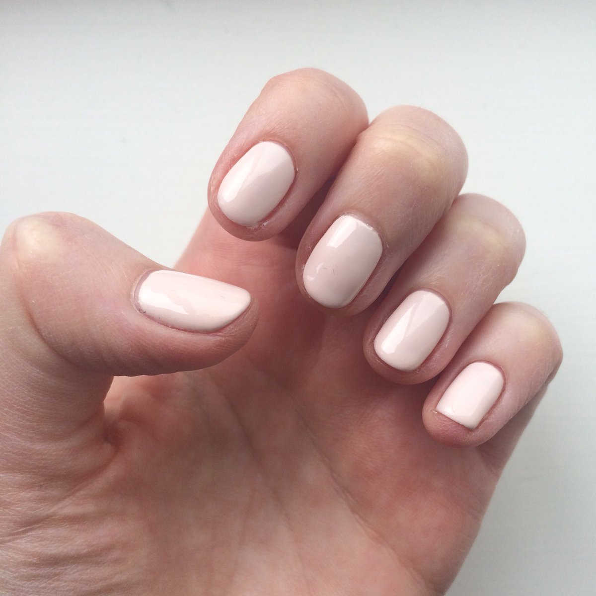 FoodFashFight's tweet photo. New nails 😍 @Gelish @Beautique_Cork #treatyourself #nails #tanyourhide 💅 https://t.co/GR1aEWMqyp