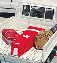 Şehitleri kamyonet kasasında taşıyıp, düğün davetlilerini Askeri Helikopterlerle taşıyan ülke... #yeniTürkiye