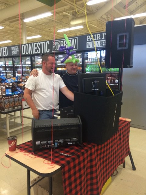 LCollegesqaure's tweet photo. #marketmoments #loblawscollegesquare #customerappreciation #1050 https://t.co/1UV9KmsI0O