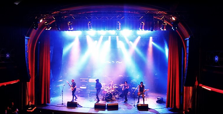 MissCenizas's tweet photo. Anoche con #FloodOfTears rompimos todo en @TeatroVorterix abriendo el show de @MarkyRamone en Buenos Aires! https://t.co/1rB5NEpffk