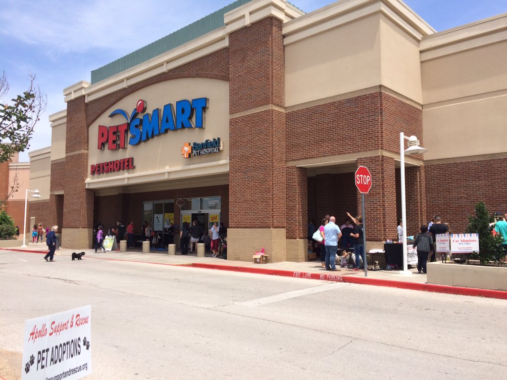 Hurst is packed and has a great event! Come get a new pet today! <a href="/CpaulChuck2/">Chuck Paul</a>