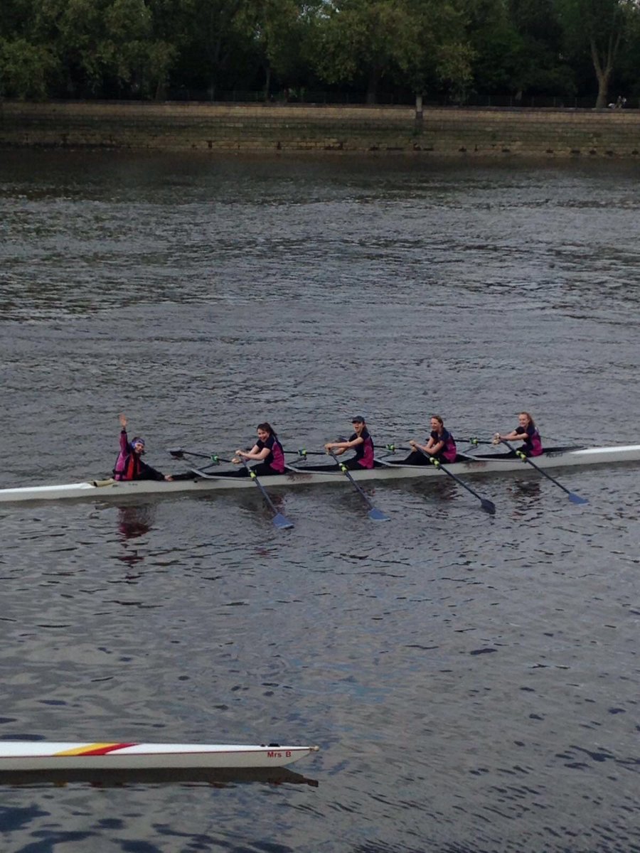 Sportmorehouse's tweet photo. Fab time at the Putney regatta today for our first ever More House rowing crew. Well done girls! https://t.co/qyQkQ0zqOH