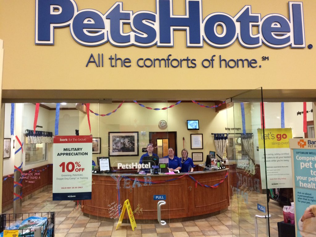 Come join us for our camp party at PetSmart hurst on Monday <a href="/CpaulChuck2/">Chuck Paul</a> <a href="/JoannaZucker/">Joanna Zucker</a>