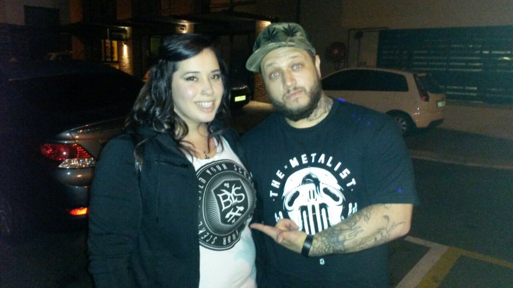 buildyourscene's tweet image. Newest BYS member hangn with @petermaniac04 from @MetalistZa at the Sacrifist show! #livetweeting  #buildyourscene