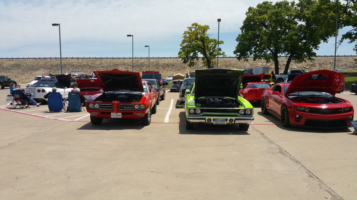 Badinfluencecc's tweet photo. Goat and roadrunner are out https://t.co/eXxuIRPdJP