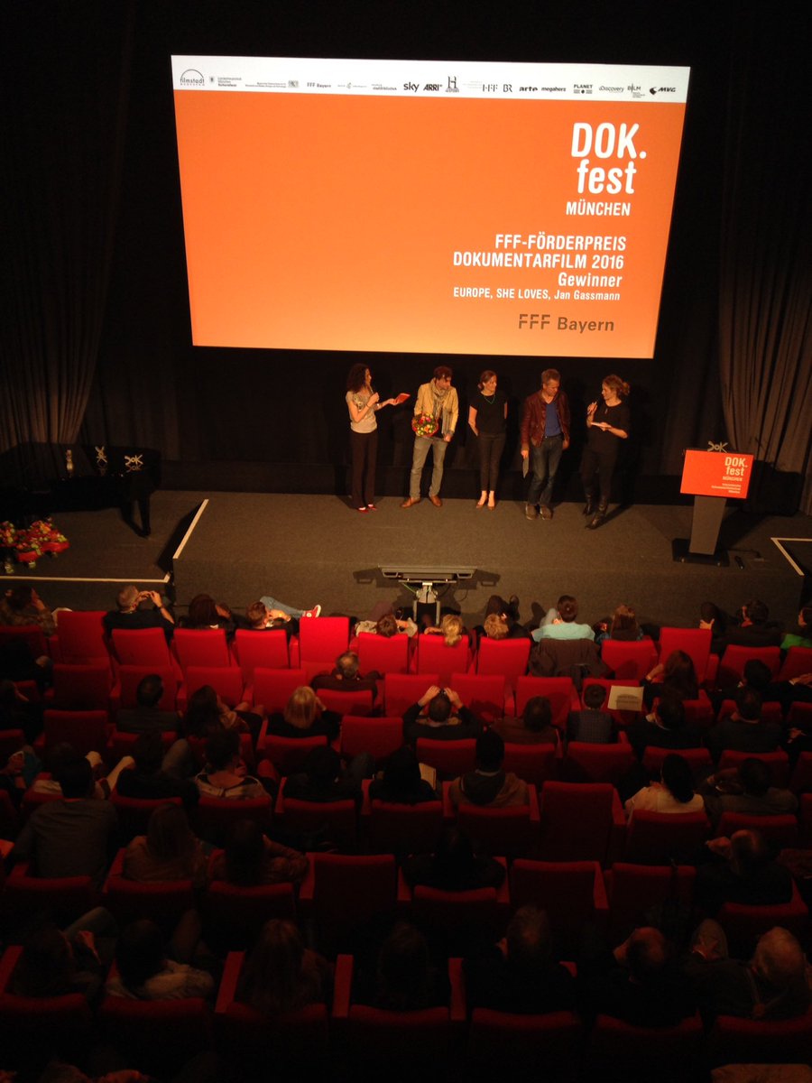 Simon_sieht's tweet photo. #JanGassmann erhält für #EuropeSheLoves den #FFF-#Förderpreis beim 31. #dokfest16 #FFFBayern https://t.co/3KMGbF44sk