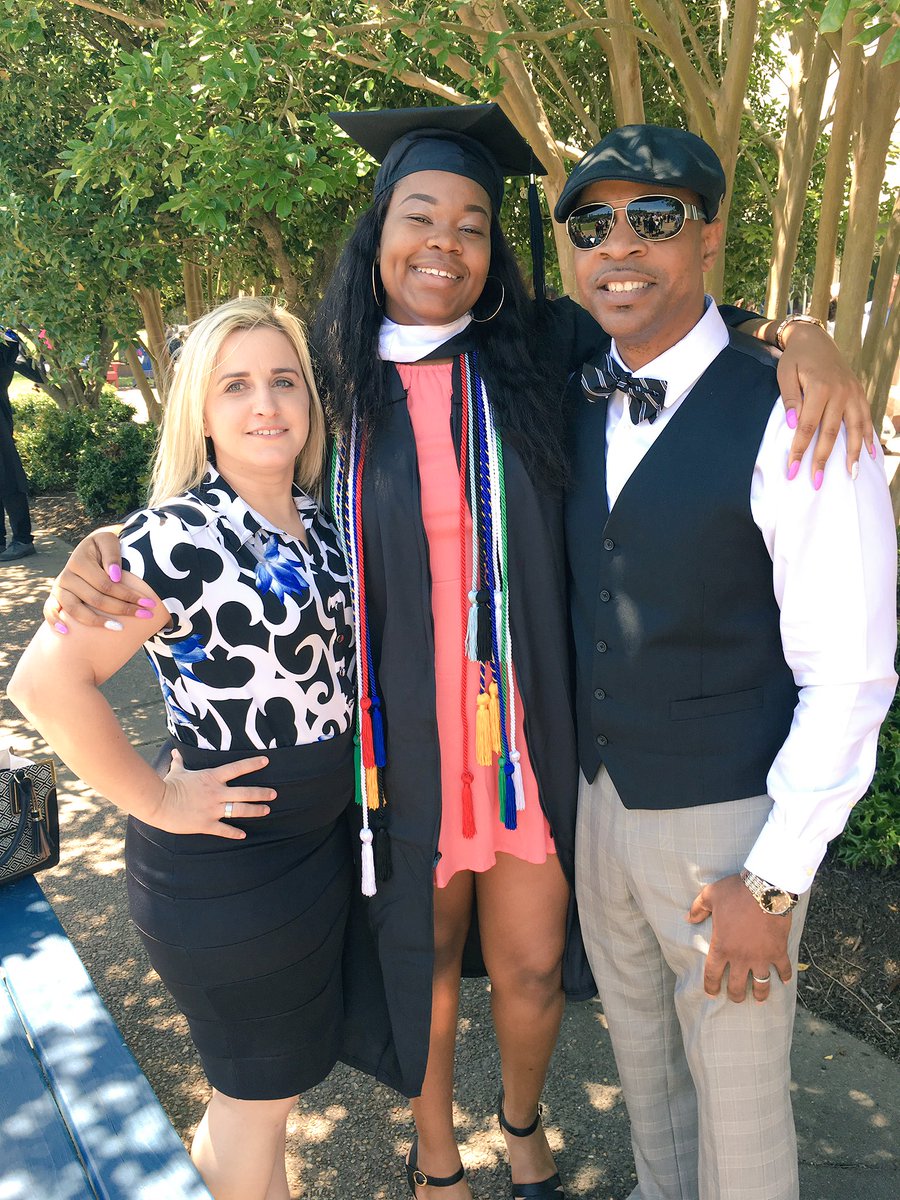 WizluverGaming's tweet photo. Official college graduate ! #VWC16 https://t.co/XeNgmdCjQb