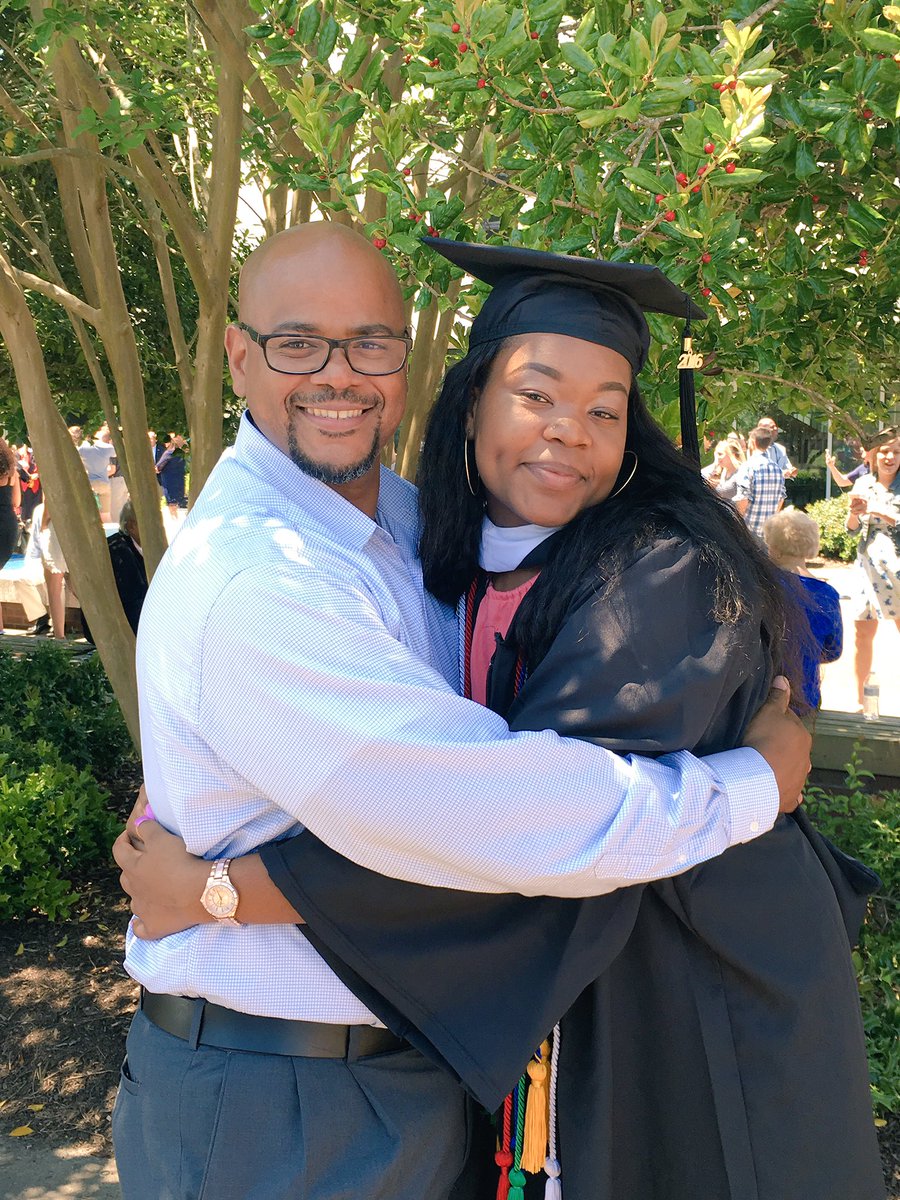 WizluverGaming's tweet photo. Official college graduate ! #VWC16 https://t.co/XeNgmdCjQb