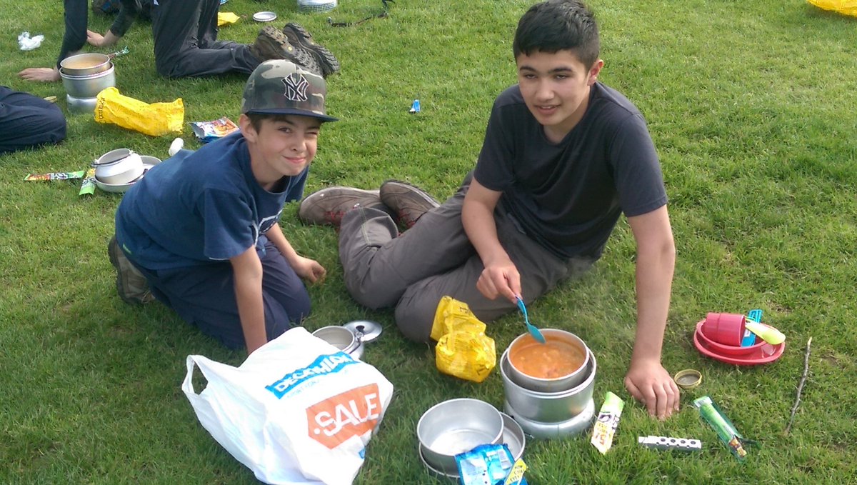 259Scouts's tweet photo. Cooking tea on trangias and getting ready for tomorrow! #iscout https://t.co/VAKyYeClQr