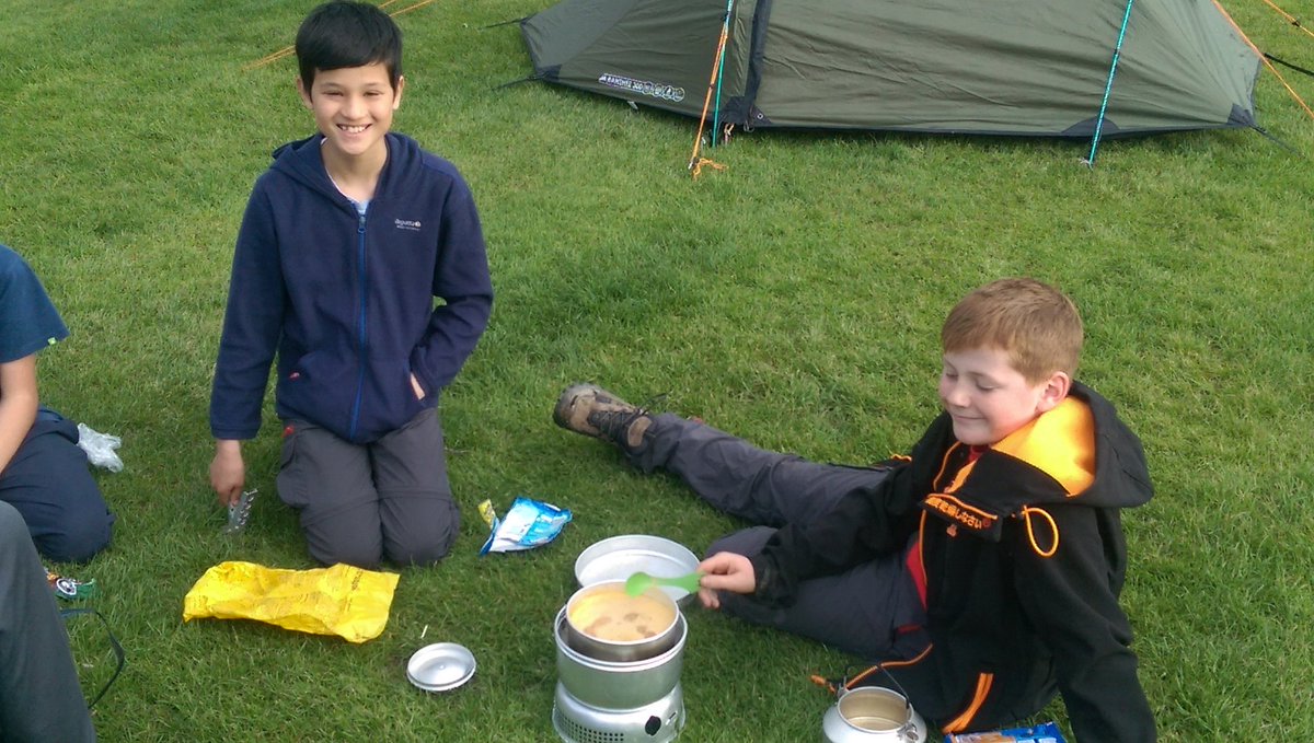 259Scouts's tweet photo. Cooking tea on trangias and getting ready for tomorrow! #iscout https://t.co/VAKyYeClQr