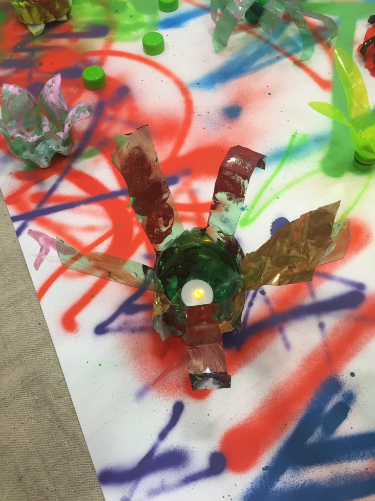 SBLanternParade's tweet photo. Making the starry stars out of plastic bottles #reuse #recycle #lovetoCREATE @UlsterMuseum #VolArtsWeek https://t.co/ZyhDpyK0IV
