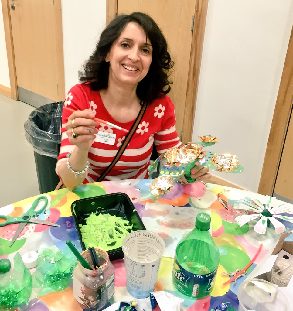 SBLanternParade's tweet photo. Making the starry stars out of plastic bottles #reuse #recycle #lovetoCREATE @UlsterMuseum #VolArtsWeek https://t.co/ZyhDpyK0IV