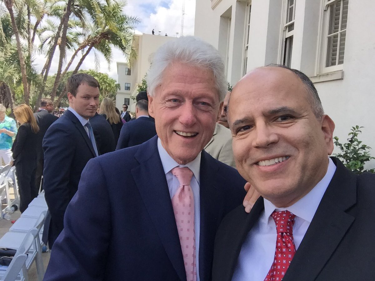 salinas_ms's tweet photo. Presidential selfie @rsalinasLA #lmu16 #billmu https://t.co/9yFRLRQrpR