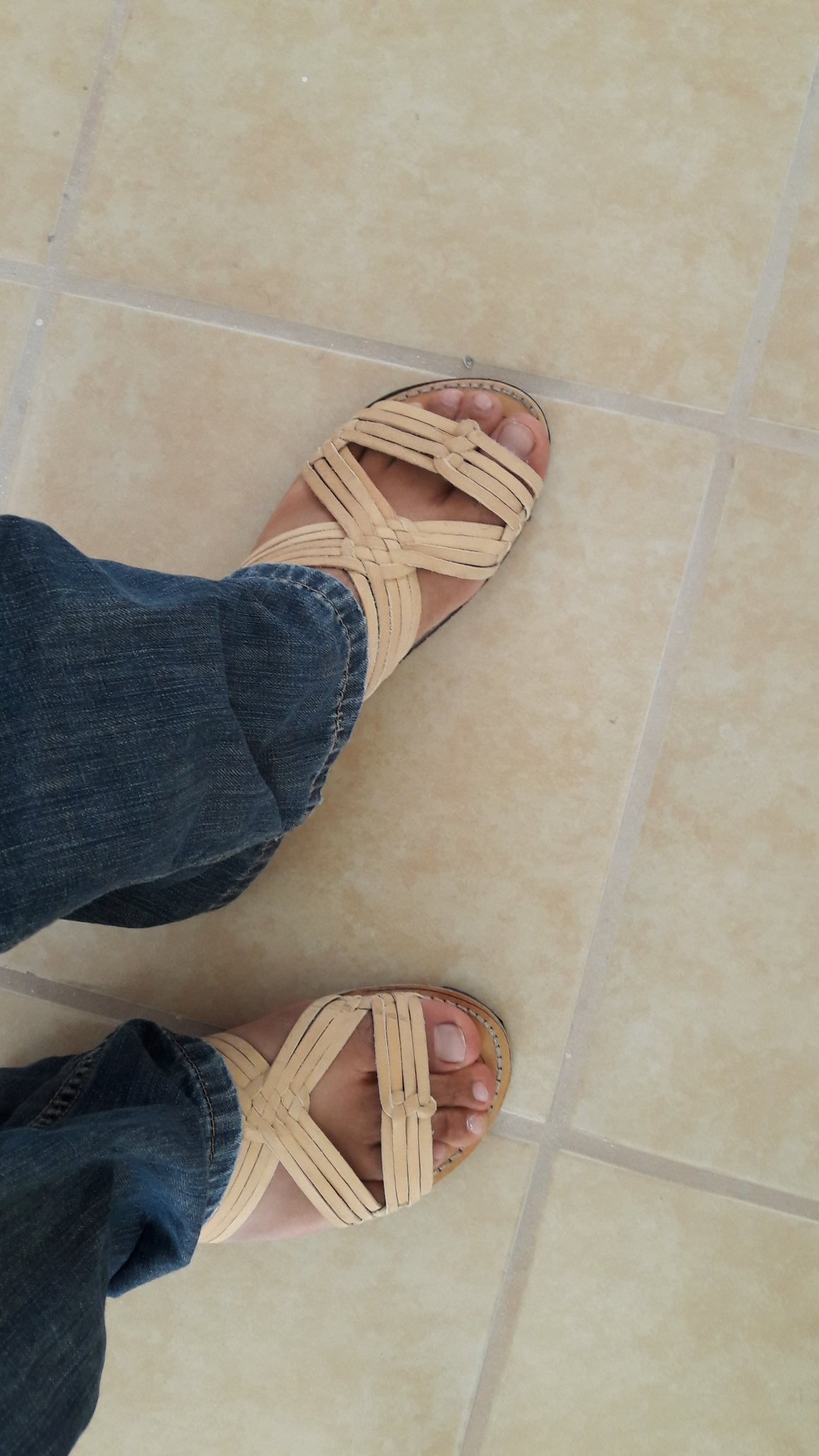 MACEDO on X Estoy estrenando huaraches de la tierra caliente Michoacana con ellos el calor me hace los mandados https t HikZ1LUCax X