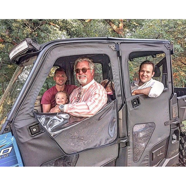 CorefitX's tweet image. Familia #Ranchtime #uncleRyan blog.ryannail.com/familia-rancht…