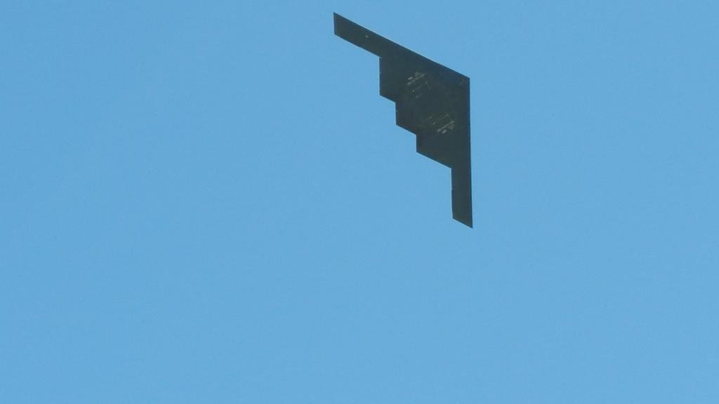 SpiritAirshow's tweet photo. Awesome B-2 Spirit fly over at #Spirit16! https://t.co/POFSm6ZtII