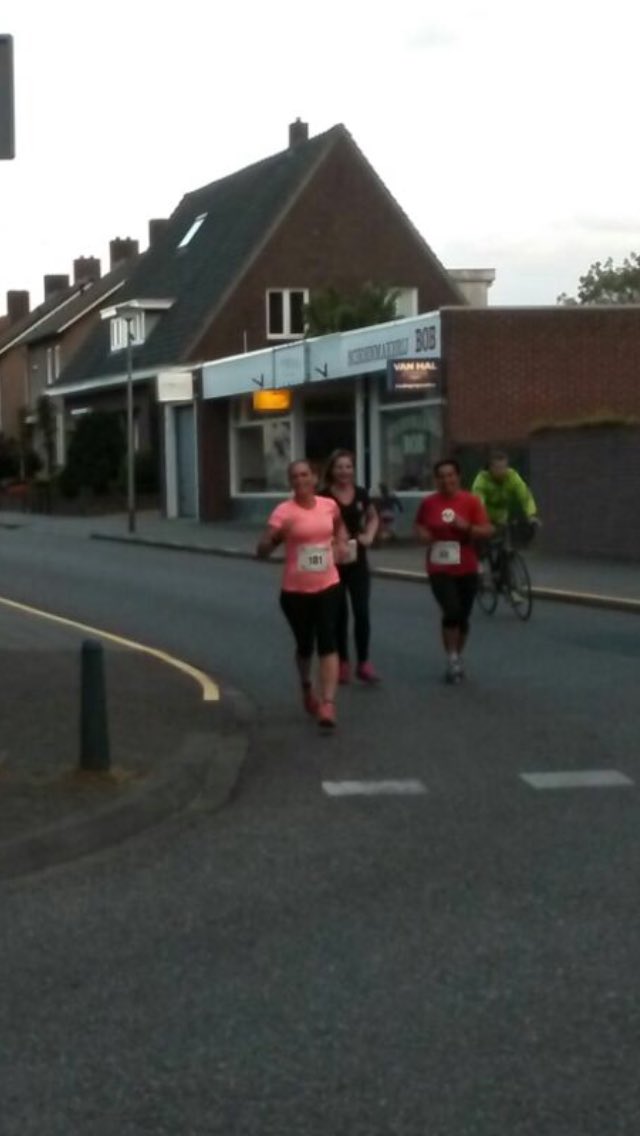 VeraDings's tweet photo. Guus #Wokke #avondloop in Panningen: 51 min. Nieuw PR op de 10 km @loopmaatjes 😅 https://t.co/R78ZmKZfne