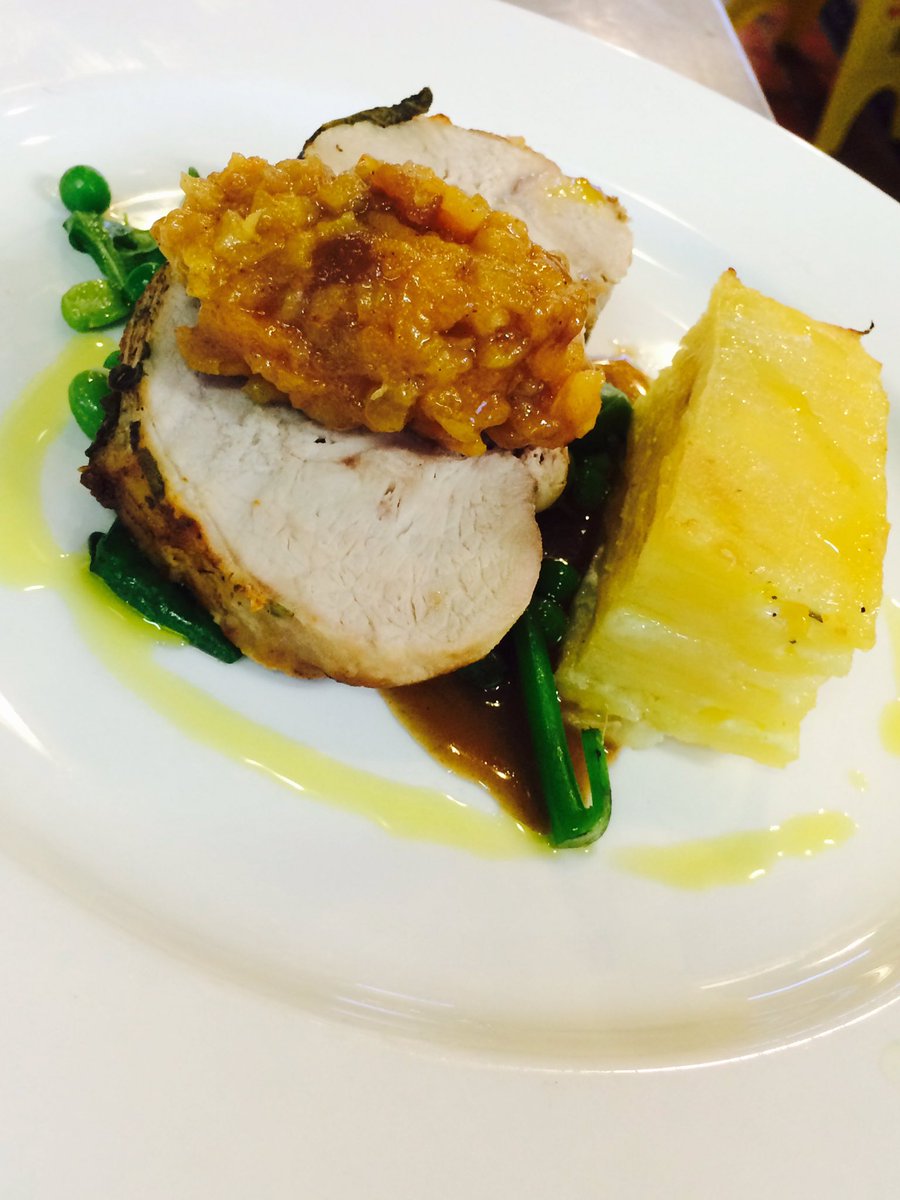 ian_wright1's tweet photo. Scholars feast @Eastbourne college @JMateides @HolroydHowe @RachaelClarke19 @HASH_1988 @ChrisHamper3 https://t.co/bx24ebKrsT