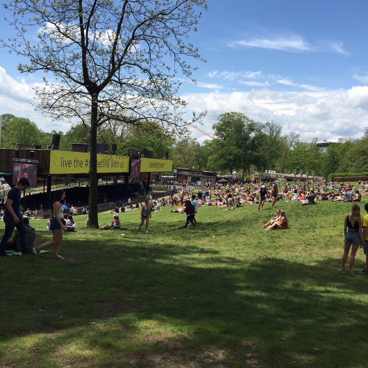 drinkspindrift's tweet photo. Living the #sweetlife with @sweetgreen today! #sweetlife2016 https://t.co/h2AfZuB2z8