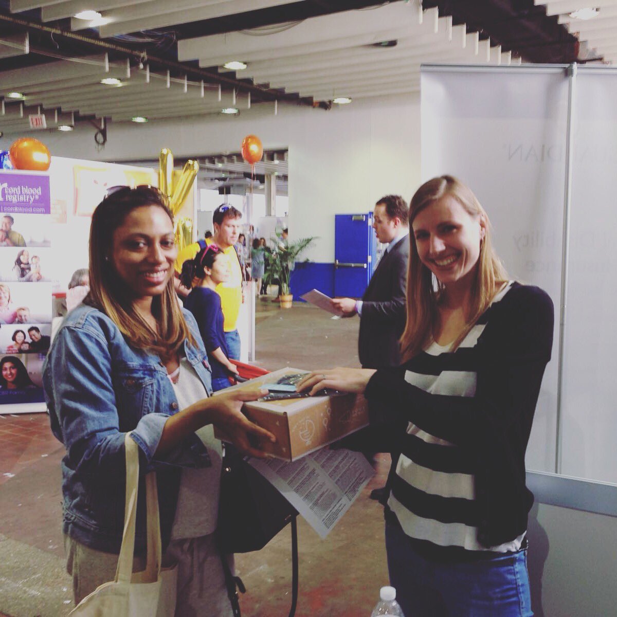 NoobieBox's tweet photo. The very last box! Join us tomorrow @newyorkbabyshow & get your Noobie Box shipped to your home for free! #1000boxes https://t.co/lGJJsihey2