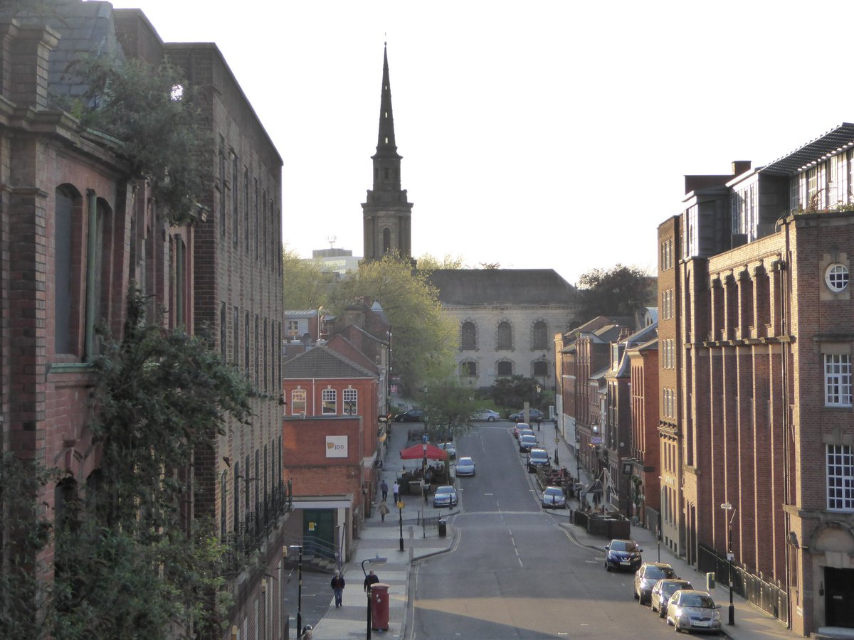 PialiDG's tweet photo. Walk home with the #JQ bathed in the light of the setting sun is magical. https://t.co/EZrcNzr1GA