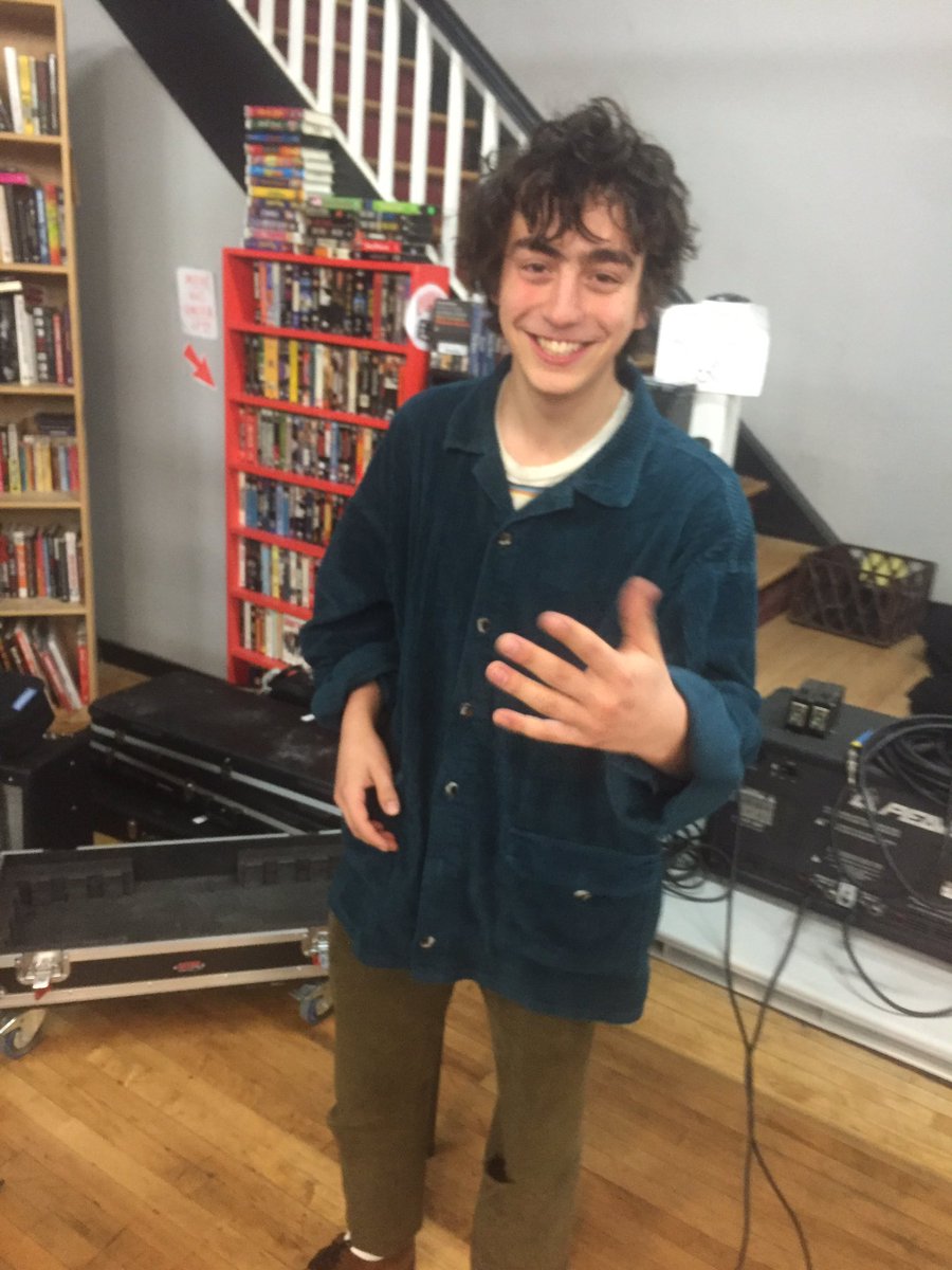 TwinPeaksDudes's tweet image. Playin at reckless records on Milwaukee at 5! They're lettin any and all folks in! Clays fucked! 🇺🇸 #runitagain ⚡️⚡️