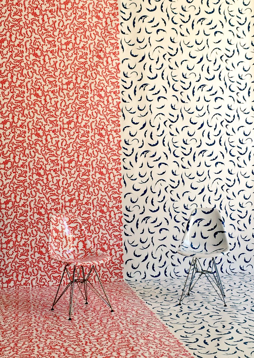 LawrenceSignUp's tweet image. Photoshoot props #wrapped #ij180 @3MGraphics @HermanMiller #eameschair