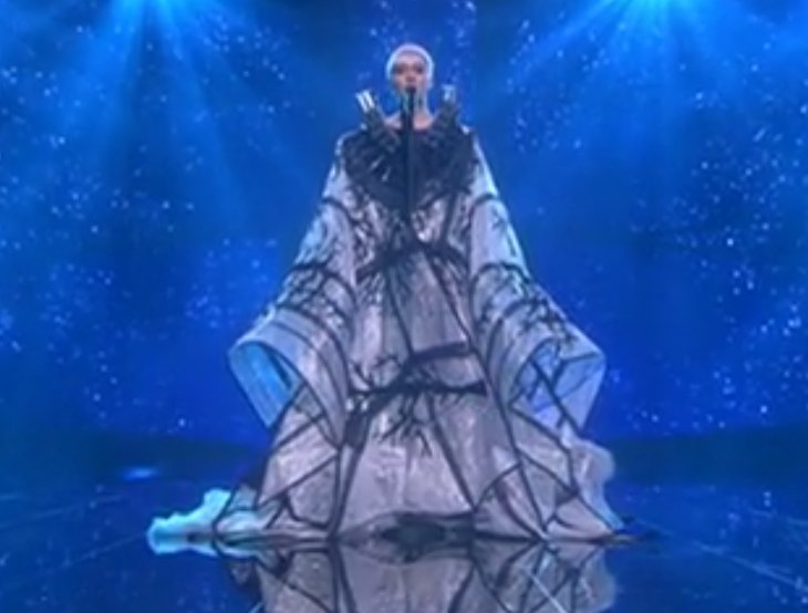 DIMBLEBOT's tweet image. DIMBLETIP: IF YOU FORGET TO PACK A #EUROVISION GOWN, YOUR HOTEL ROOM SHOWER CURTAIN CAN BE USED AS A SUBSTITUTE