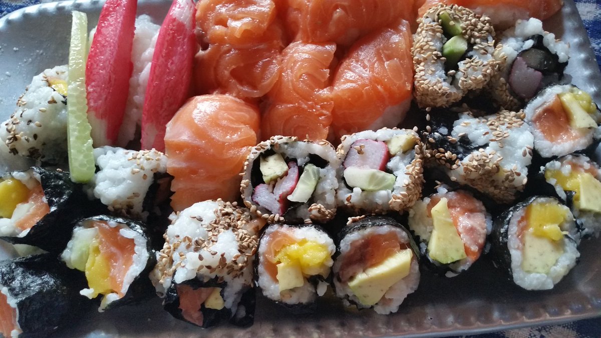 KjellJVang's tweet photo. @Junglejuliet Bra driv over heimelaga sushi her på hytta. Hva var det andre, sa du? #NotWatchingEurovision https://t.co/SCRr7nl35u