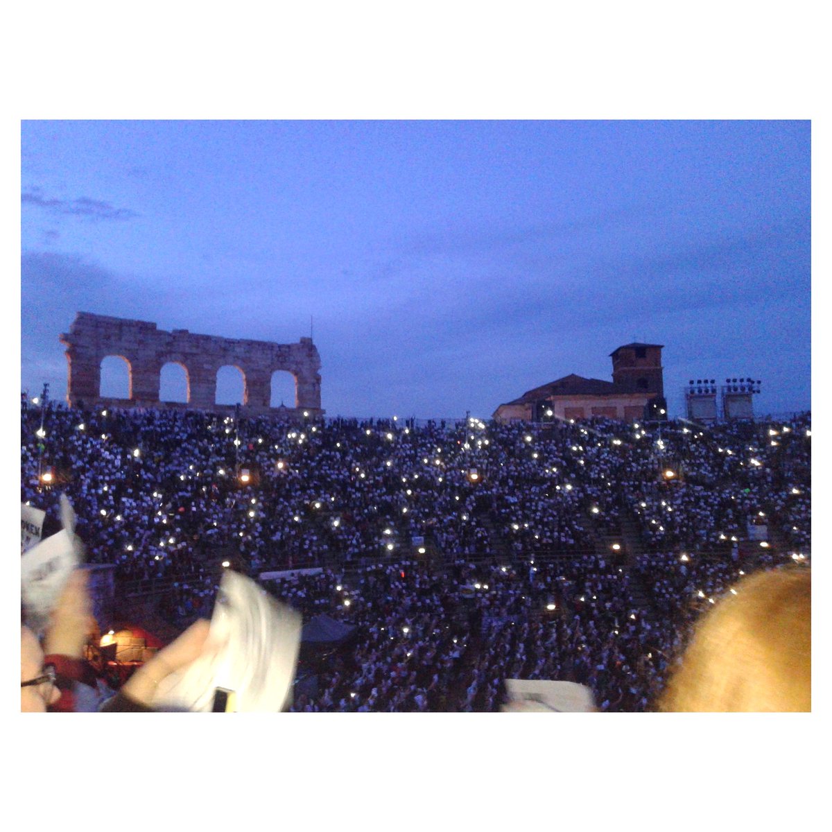 itsjustingrid_'s tweet photo. Thanks @5SOS for one of the best nights of my life 🎤🎶 the darkest night never felt so bright with you by my side!! https://t.co/0e0UEnx2fO